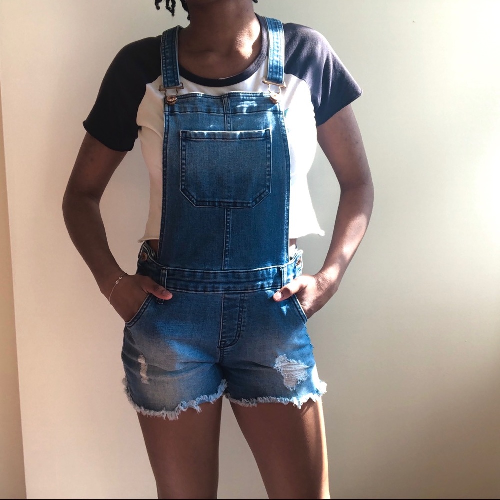 ADORABLE BLUE JEAN RIPPED OVERALLS 💙